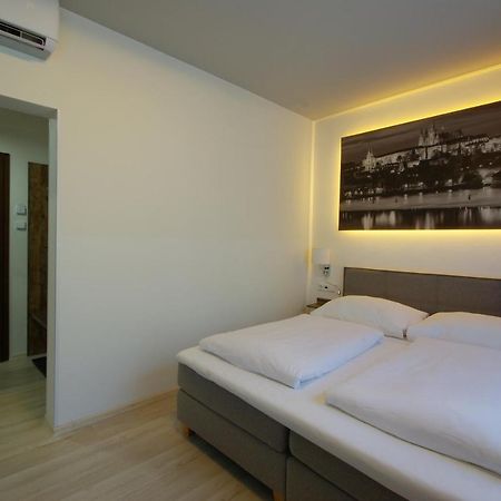 Adeba Hotel Praag Buitenkant foto