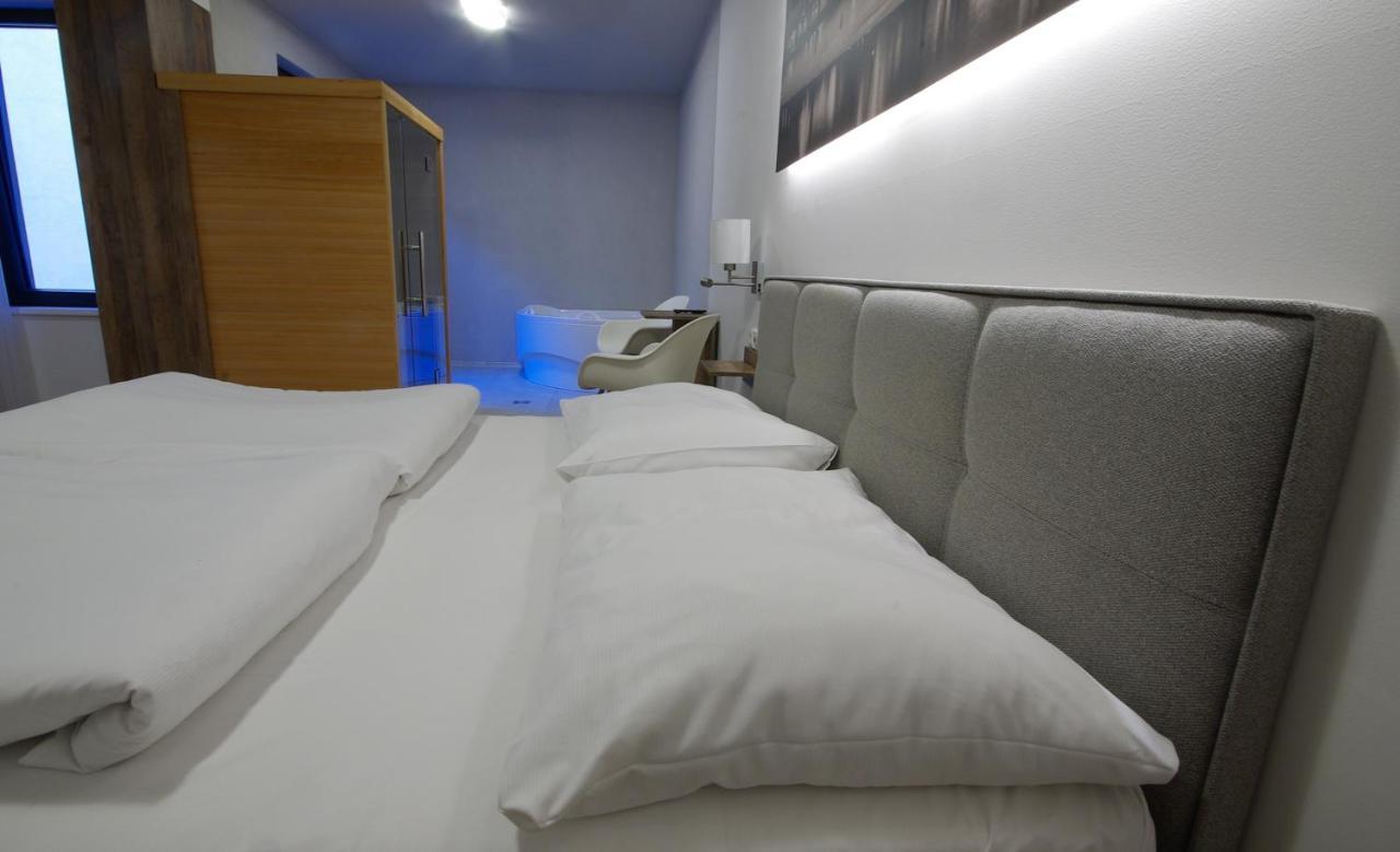 Adeba Hotel Praag Buitenkant foto
