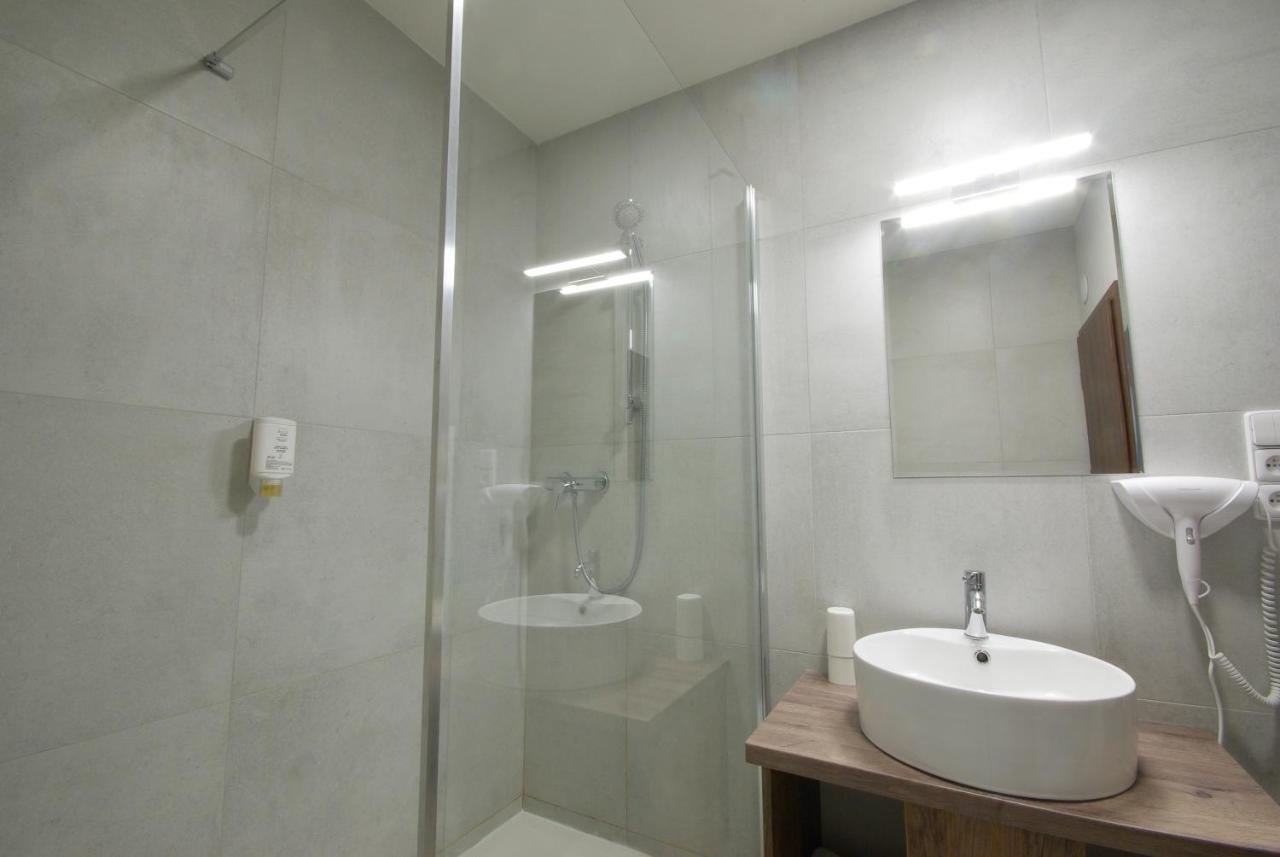 Adeba Hotel Praag Buitenkant foto