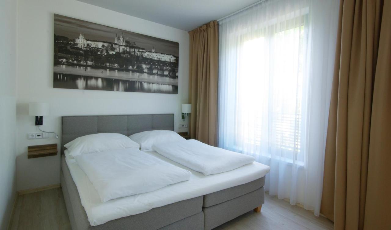 Adeba Hotel Praag Buitenkant foto