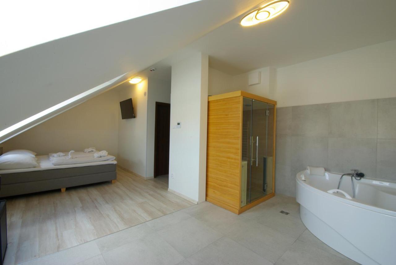Adeba Hotel Praag Buitenkant foto