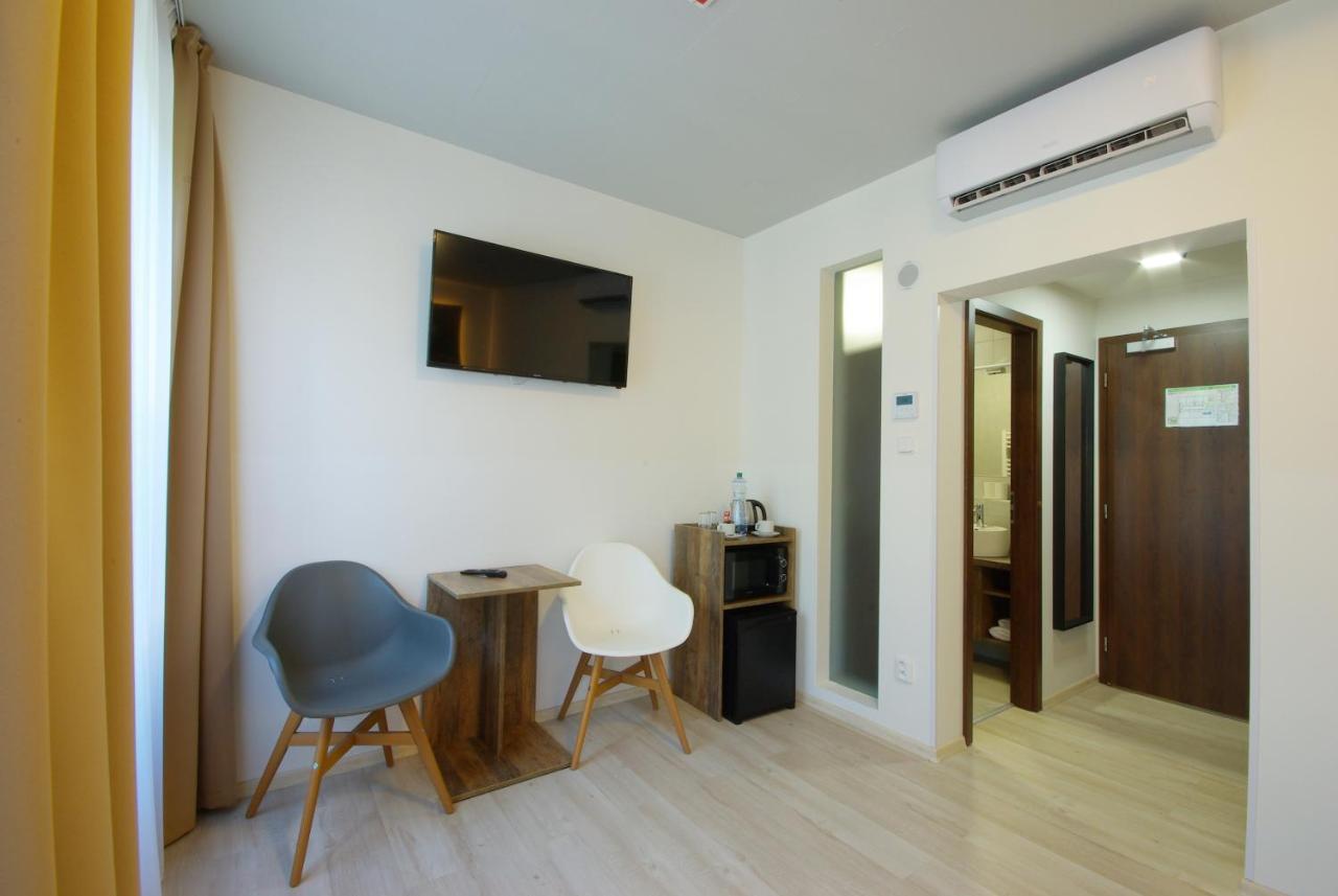 Adeba Hotel Praag Buitenkant foto