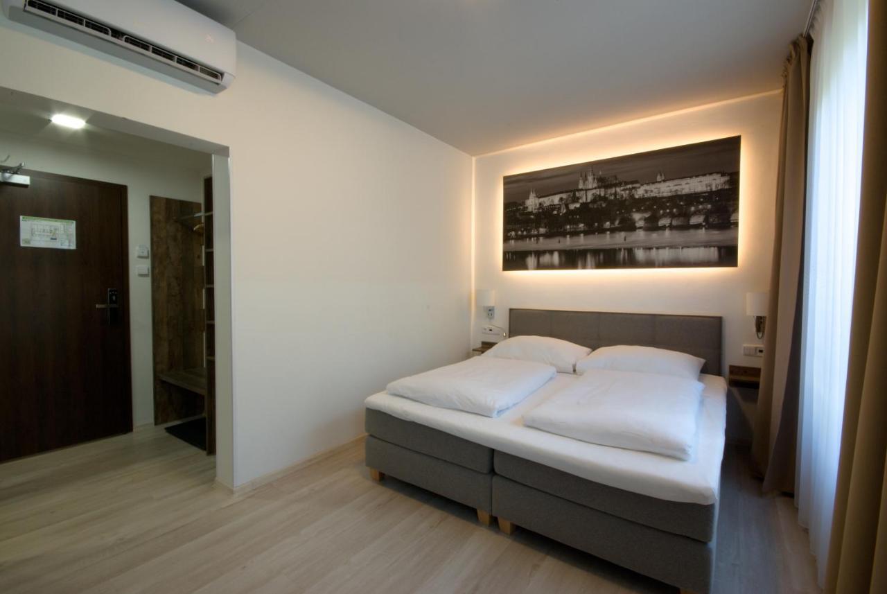 Adeba Hotel Praag Buitenkant foto