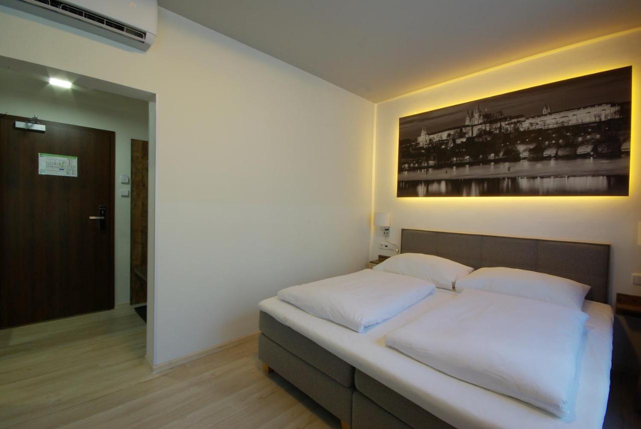 Adeba Hotel Praag Buitenkant foto