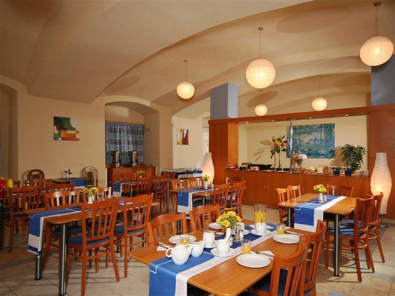 Adeba Hotel Praag Buitenkant foto