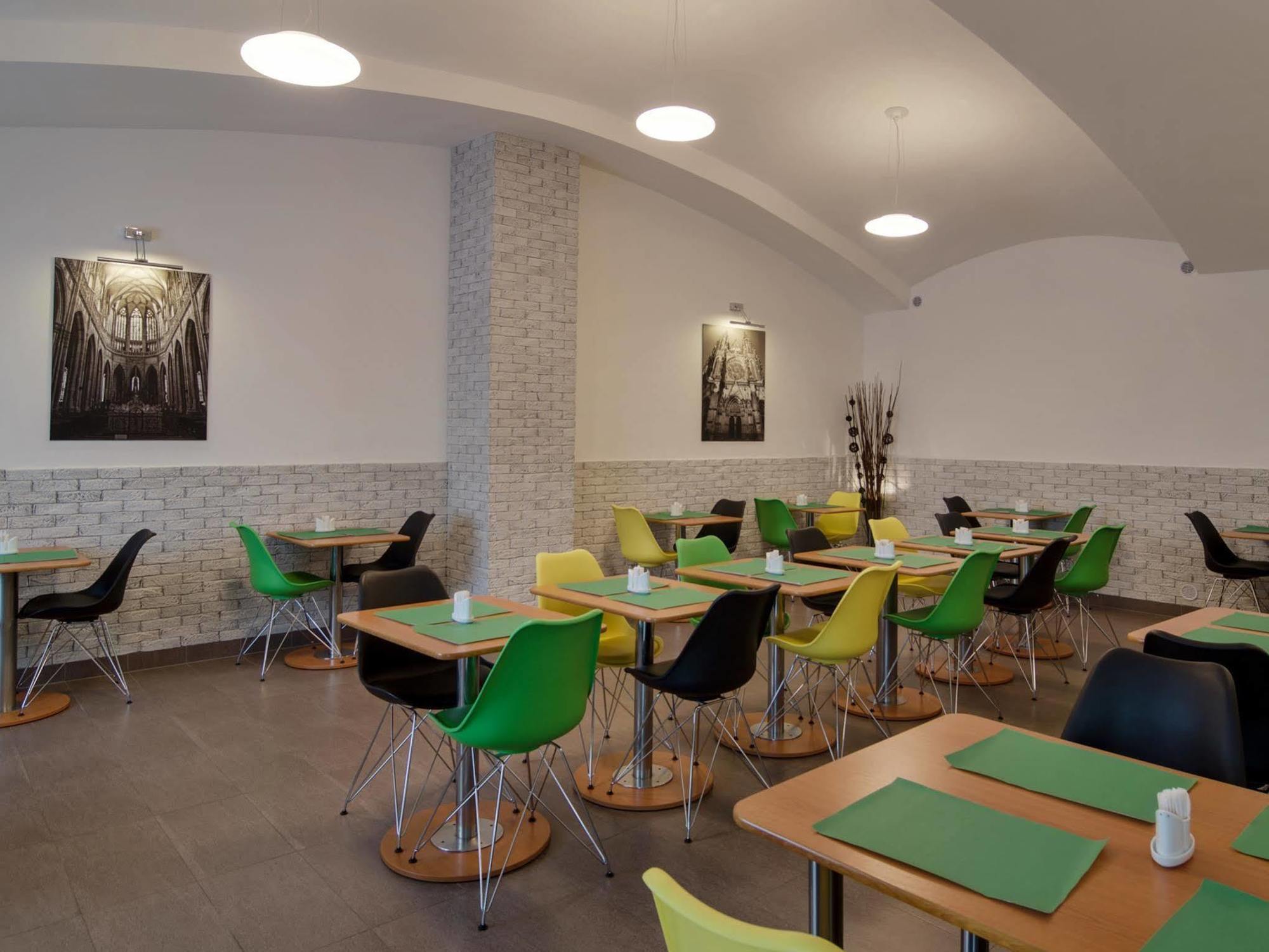 Adeba Hotel Praag Buitenkant foto